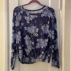 Beautiful flower printed long sleeve shirt from Justice. Size 18/20 kids